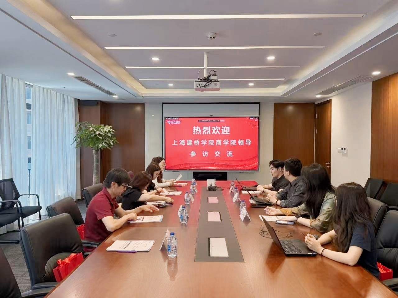 东方财富.png 东方财富.png